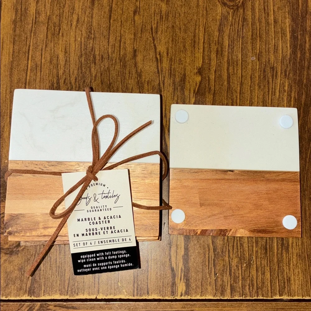 Marble and Acacia Coaster Set4 4x4”